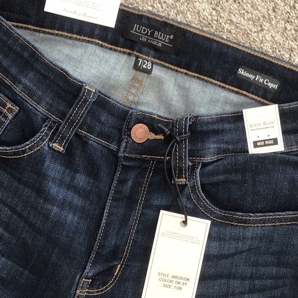 JUDY BLUE SKINNY FIT CAPRIS - NWT SIZE 7/28 - Picture 5 of 8